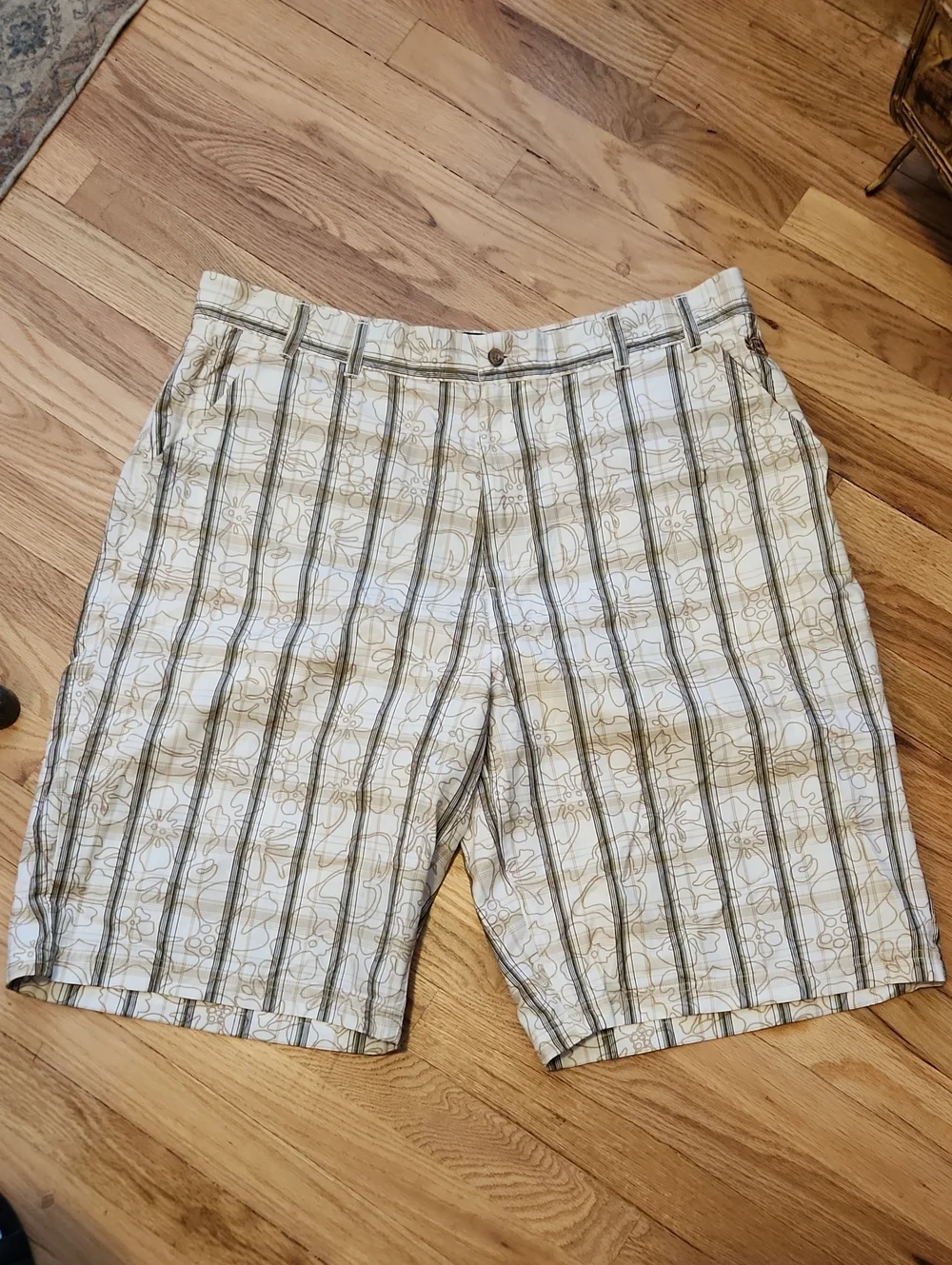 Phat Farm White and Tan Striped Floral Flat Front Shorts 40 Bermuda Tropical